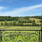 Chateau De Mauhic - 15th Century Bed & Breakfast *