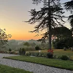 Chateau De Mauhic - 15th Century Bed & Breakfast Loubedat