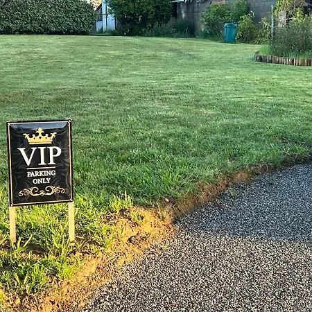 Chateau De Mauhic - 15th Century Frühstückspension Loubedat