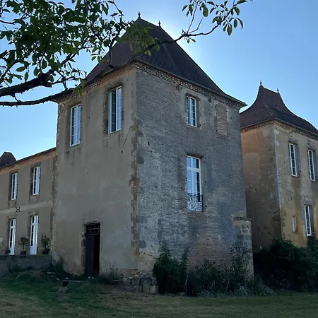 Chateau De Mauhic - 15th Century Bed & Breakfast Loubedat