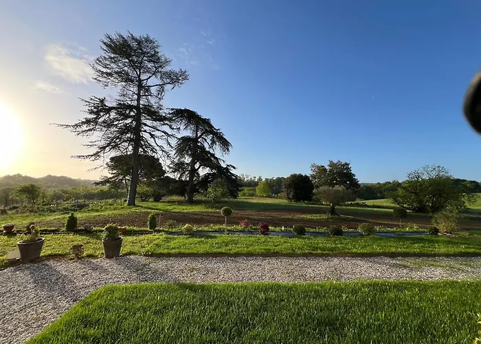 Chateau De Mauhic - 15th Century Bed and breakfast *