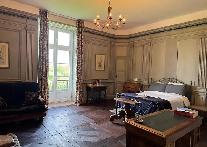 Chateau De Mauhic - 15th Century Bed and breakfast Loubedat