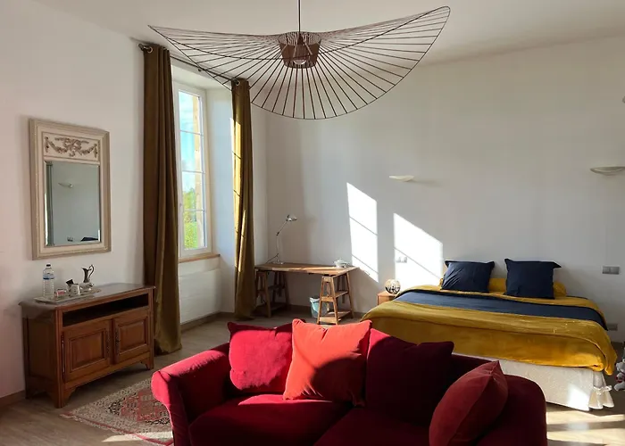 Chateau De Mauhic - 15th Century Bed and breakfast