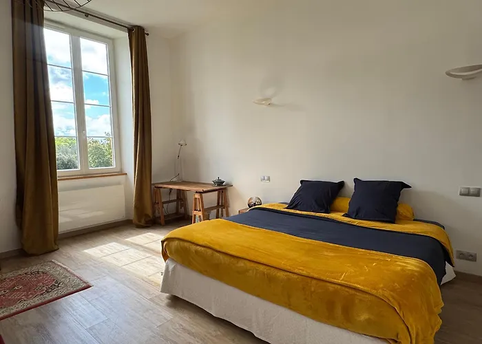 Chateau De Mauhic - 15th Century Bed and breakfast *