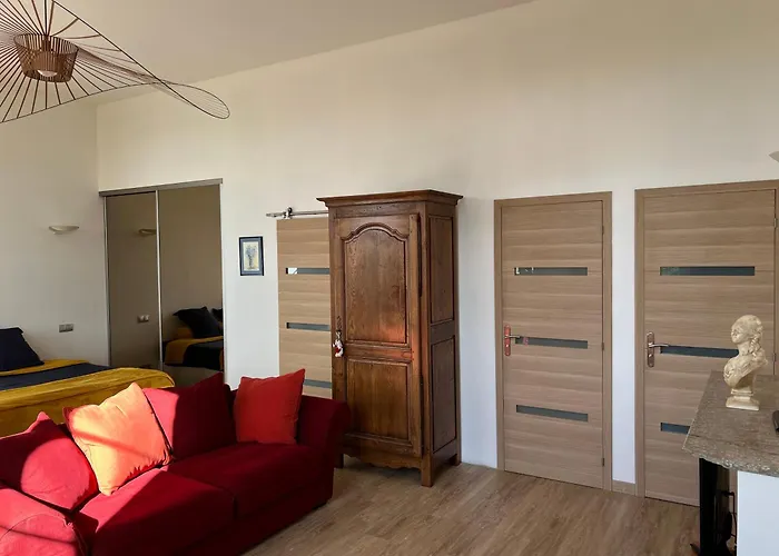 Chateau De Mauhic - 15th Century Bed and breakfast